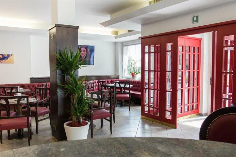 Hotel Milano Tione di Trento Ngoại thất bức ảnh