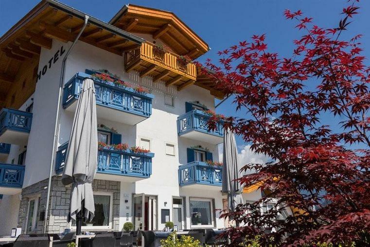 Hotel Milano Tione di Trento Ngoại thất bức ảnh